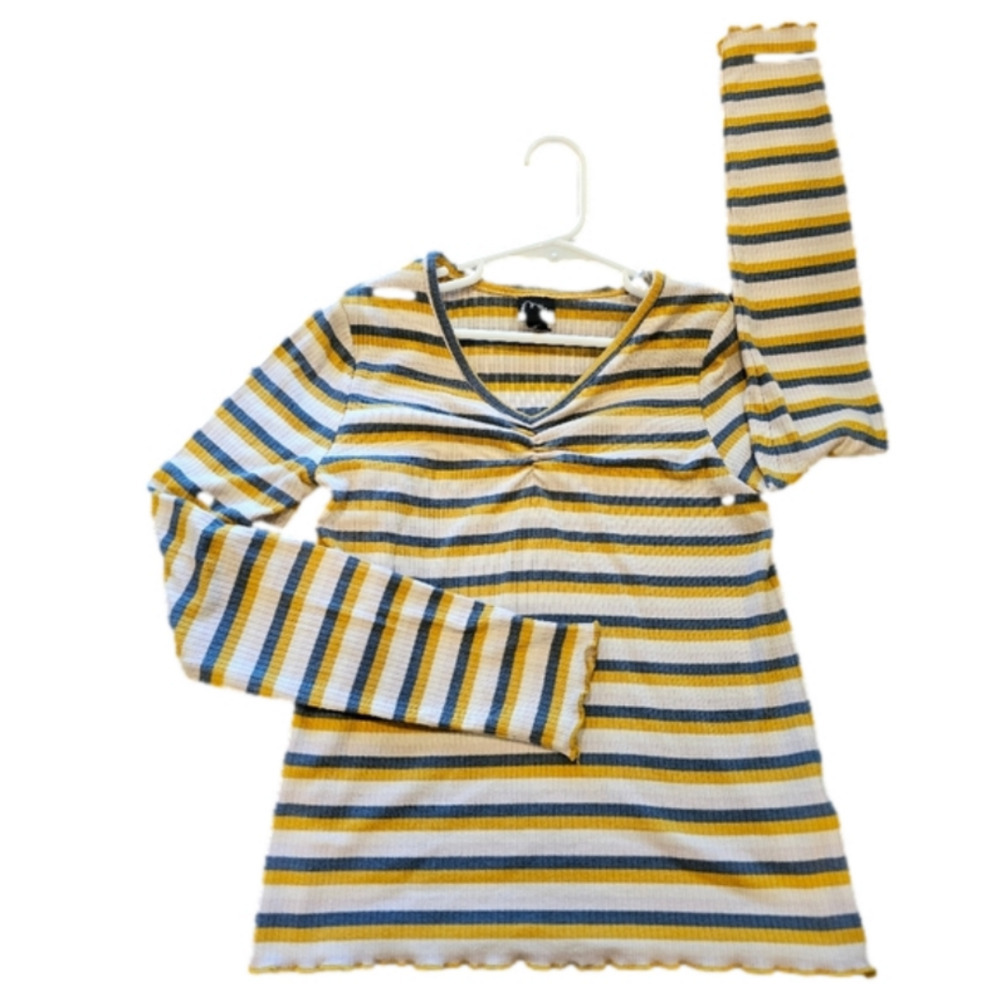 6/$20 Art Class Long Sleeve V-Neck Striped Top Size 7-8 (Girl)